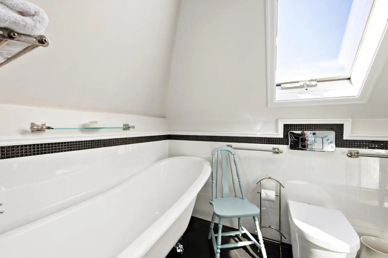 ****  The Ivy On Parker Guest House Vancouver Kanada